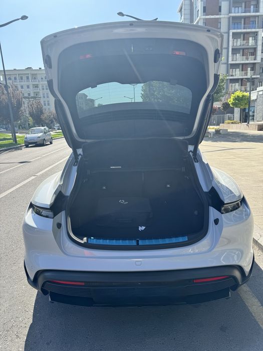 Porsche Taycan CrossTurismo 4s