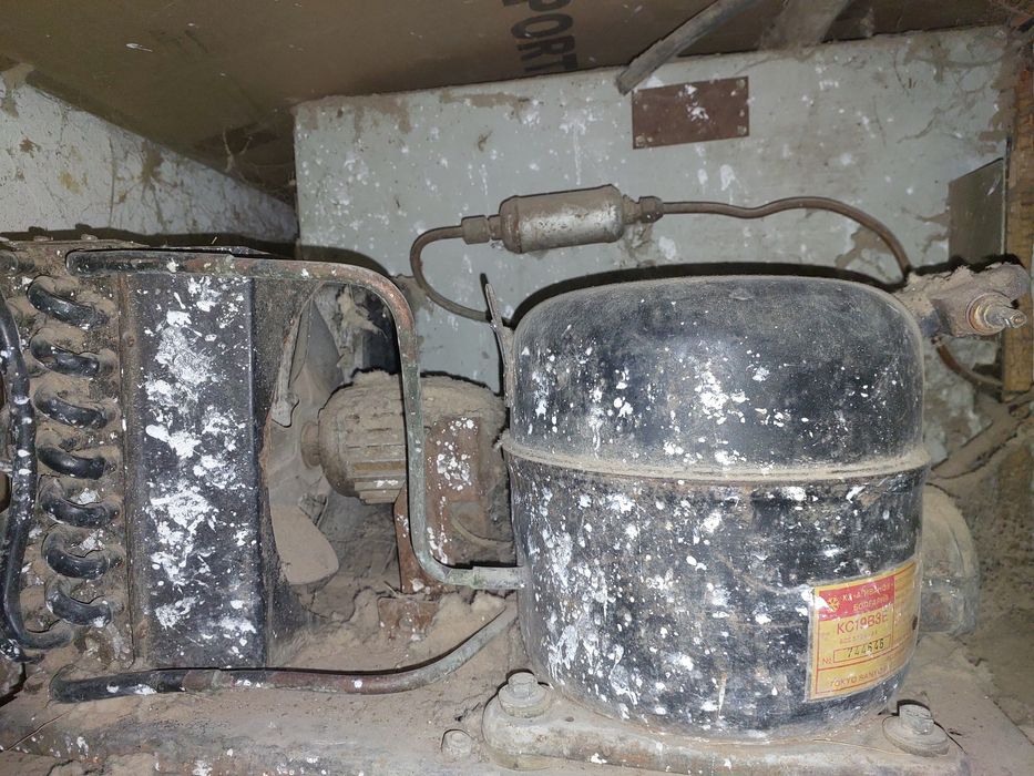 Холодильник большой 4 двери