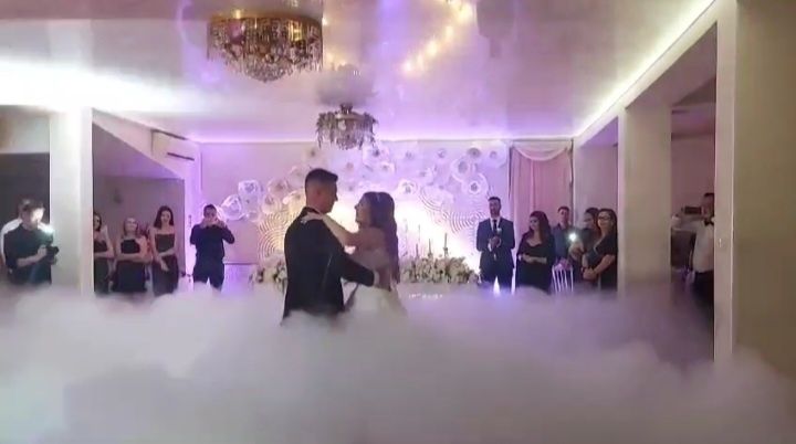 Fum greu dansul mirilor si artificii