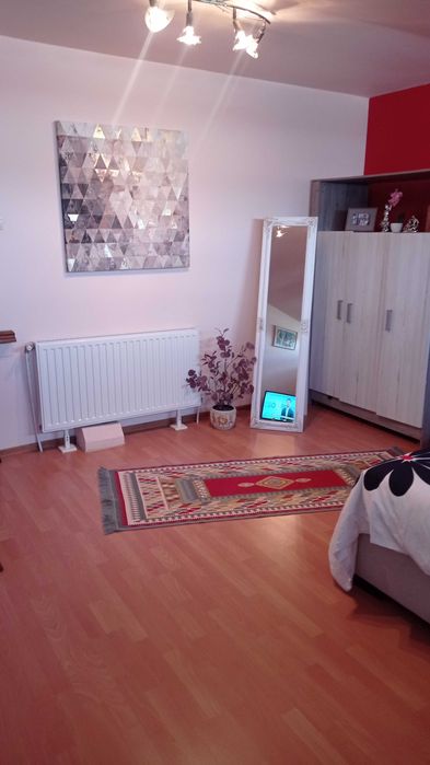 Inchiriez apartament