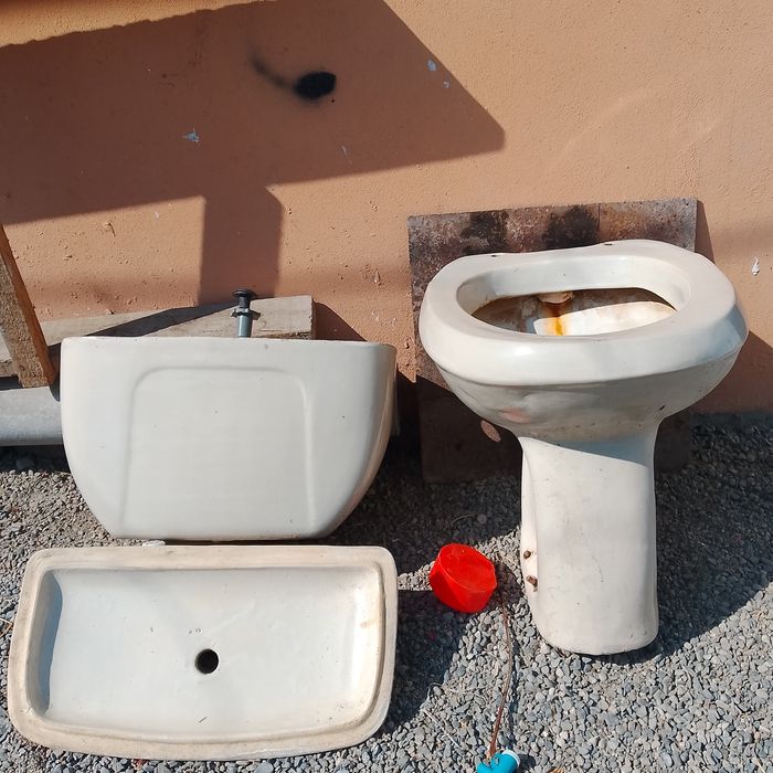 Унитаз б.у сотилади