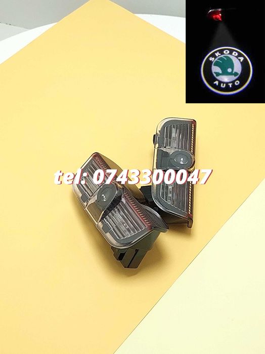 Set 2 Bucati Emblema Logo Led Portiera Dedicata Marca Auto Skoda