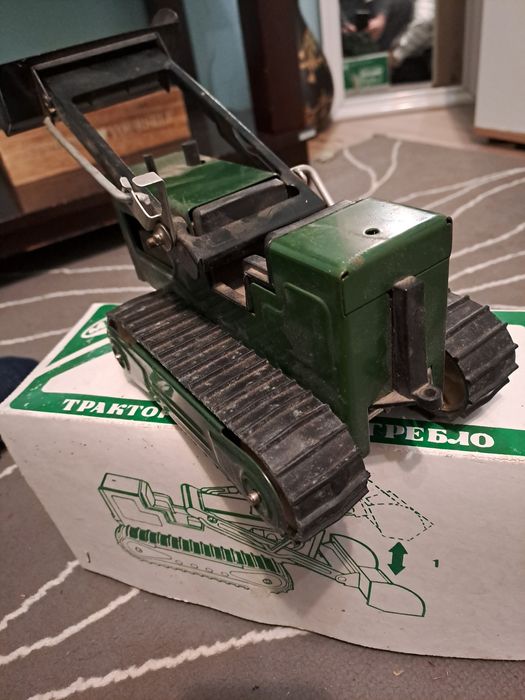 Стара играчка Трактор Болгар 79'