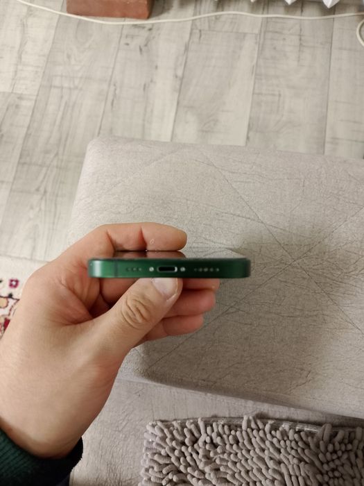 Продам iPhone 13