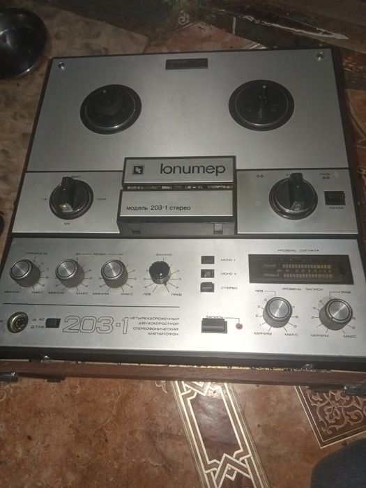 Продам, магнитофон - бобинный.