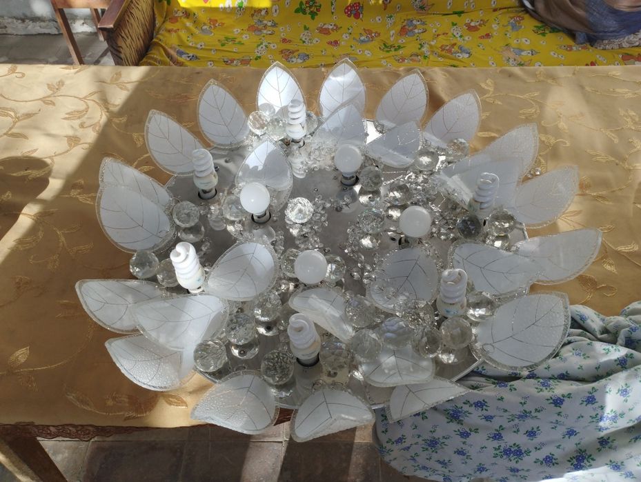 Продаётся люстра