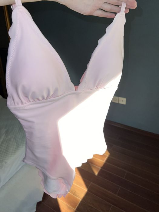 Купальник женский в нежно розовом цвете с фестонами по краям