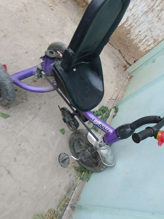 Велосипед есть зонтик сборником от солнца