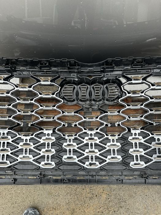 Audi Q5/SQ5 22г предна решетка