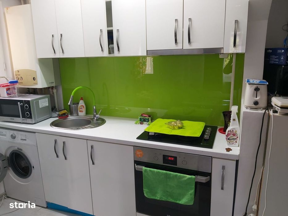 De inchiriat apartament 3 camere