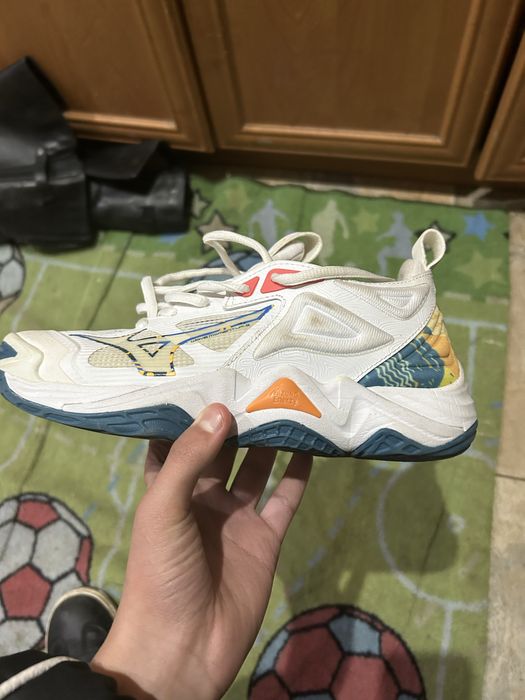 Продам кроссовку мизуна