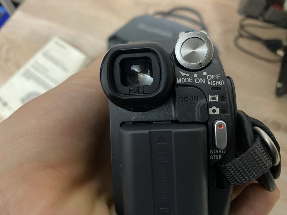 Sony Handycam DCR-DVD105E | Ретро видеокамера 2000-х
