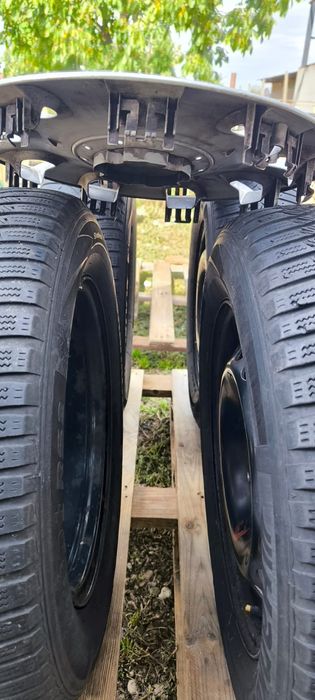 Vând set de 4 roți pe 17 inch, compatibile cu VW Golf 4 , form