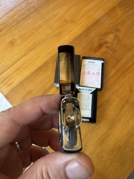 Bricheta Zippo Mercedes