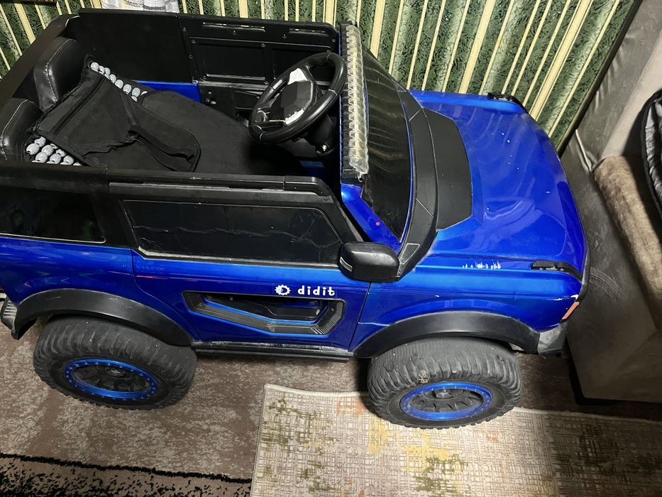 Детский электромобил сотилади!