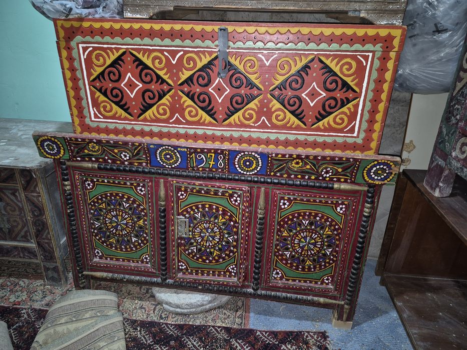 Қол Кілем тағы басқа қол өнер сатылады