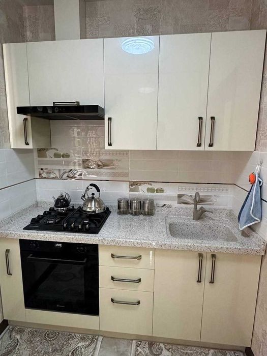 Миробод Ойбек метрода 3 хонали квартира ижарага берамиз. Центрда