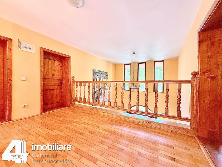 Clădire în Moneasa cu 9 camere: pensiune, azil bătrâni, casă vacanță