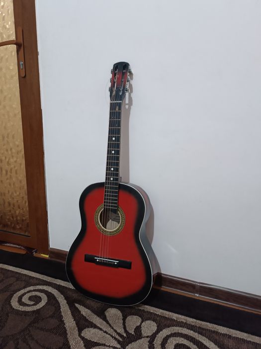 Сотилади гитара  холати янгидае турибди.