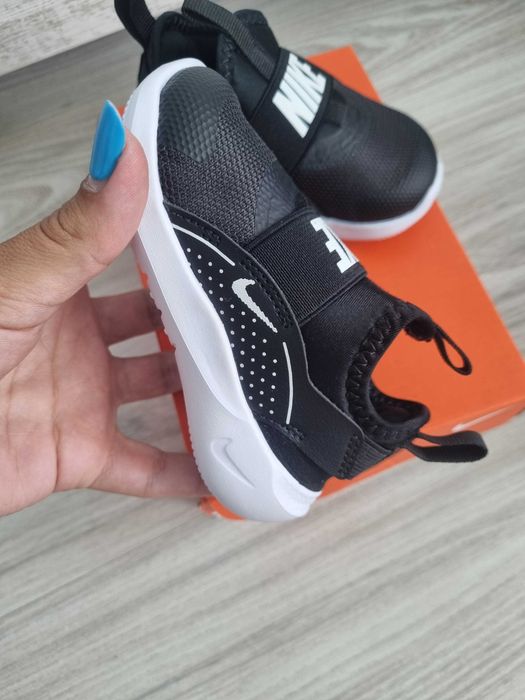 Продавам чисто нови детски обувки Nike. Размер: EUR 21 (11 см)