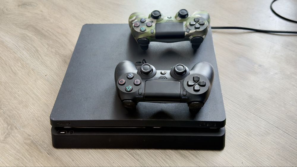 PlayStation 4 Slim 1TB + 2 controllere Sony DualShock 4