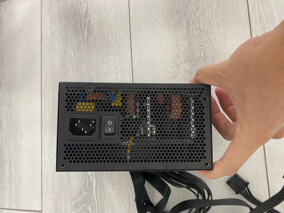 Блок питания Gigabyte P550SS, c cертификатом 80plus silver, с пломбами