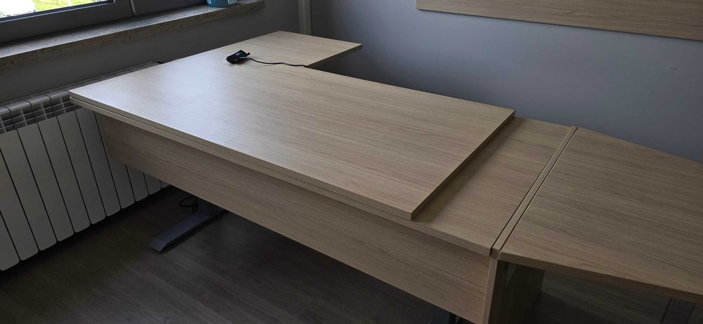 Тримоторно регулируемо бюро