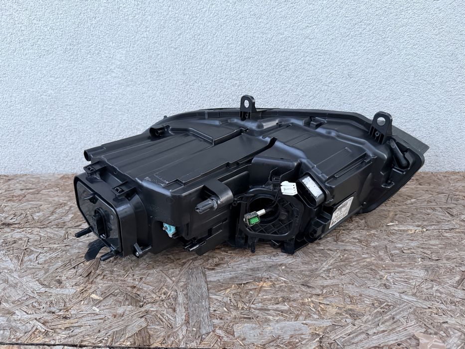 Far dreapta VW Touareg 7P 2010-2014 Xenon adaptiv + LED Original Europ