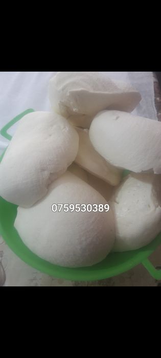 Disponibila branza de vaca SAU capra