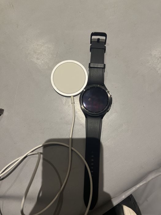 продам часы galaxy watch 4 classic WNJD