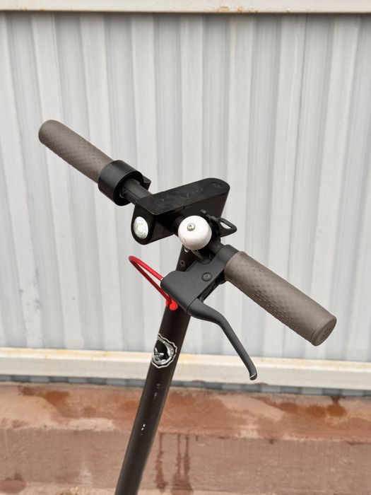 Продам электросамокат xiaomi