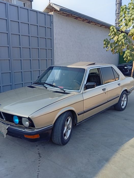 Bmw машина 520 продается