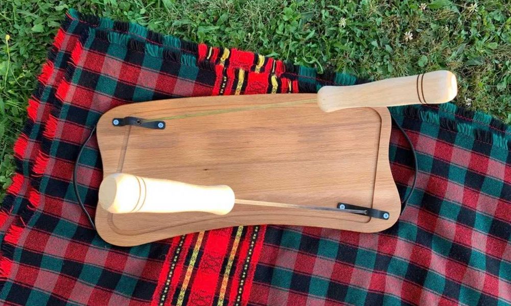 Масивна букова дъска за скара със метални шишове размери (54см x 21см)