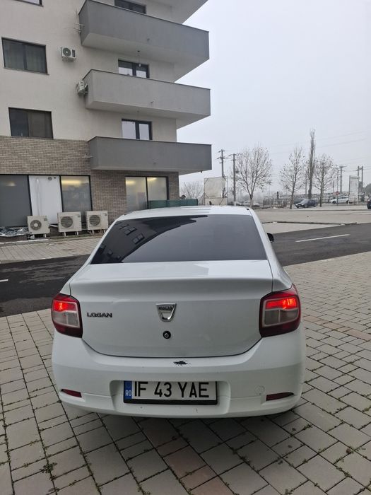 Vând Dacia Logan