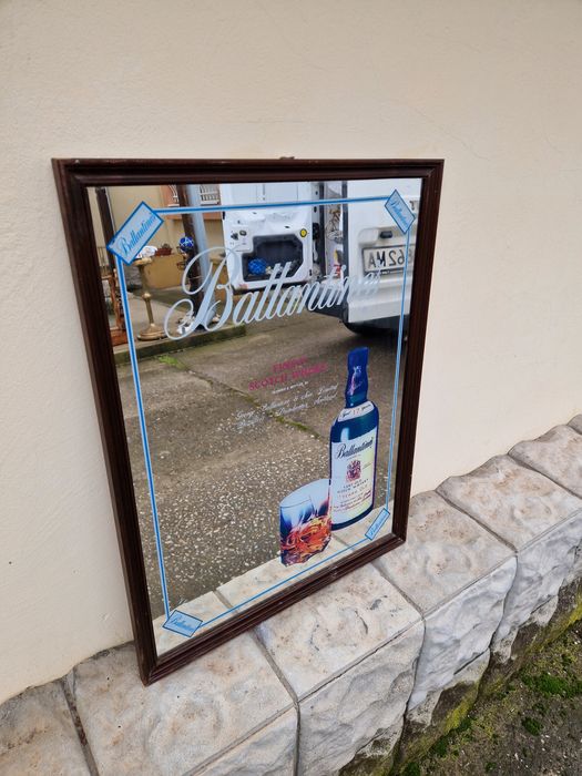 Прекрасно антикварно рекламно огледало