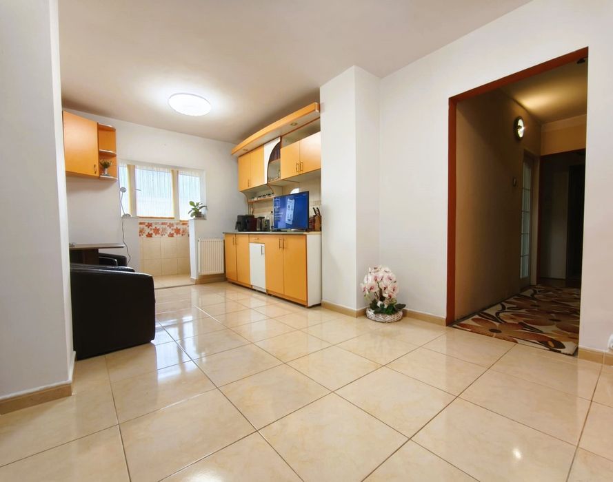 Proprietar, vând apartament tip PB, 3 camere , et.3, pe str Simion Barnutiu-la intersectia zonelor central, Calea Aradului, Prima
