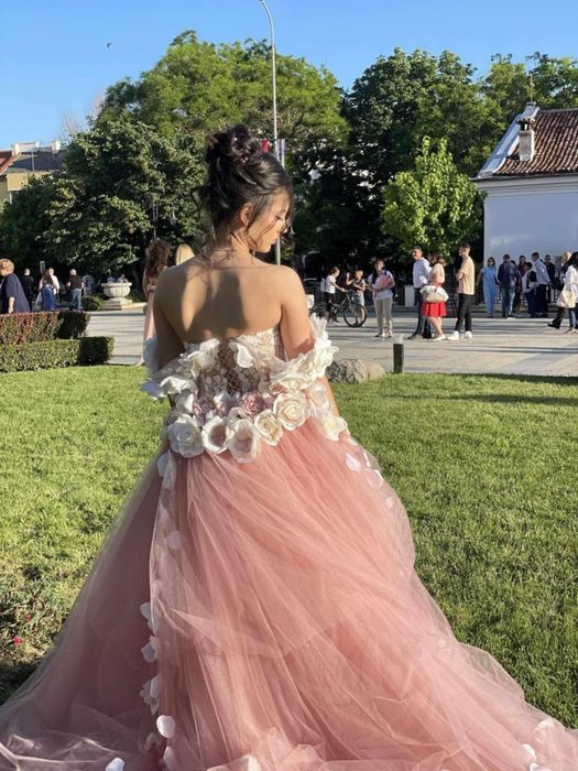 Абитюриентска рокля