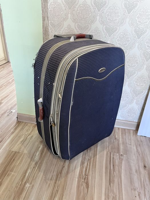 Чемодан 5000отдам