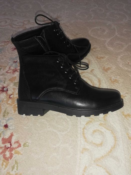 новые демисезонные кожаные ботинки