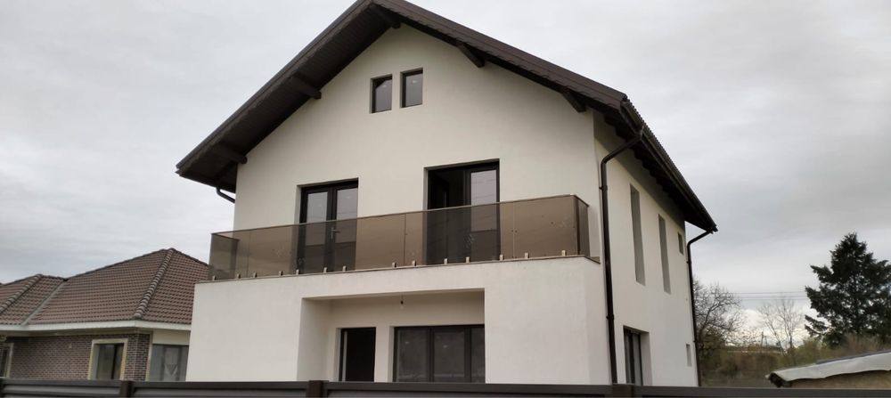 Balustrada din sticla securizata pentru balcon