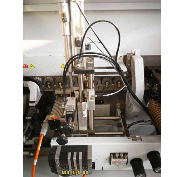 Кантираща 2008г. с предфрезоване и постформинг, в топ състояние