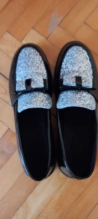 Лачени обувки  нови