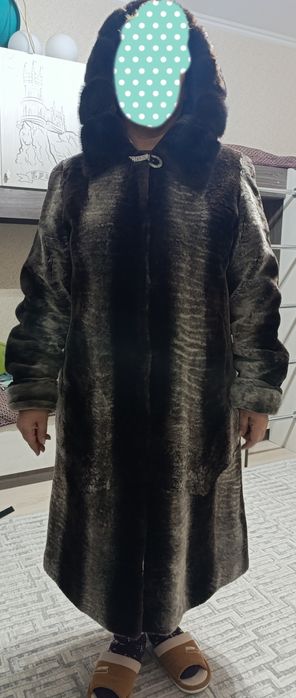 Шуба мутон с капюшоном. бу,