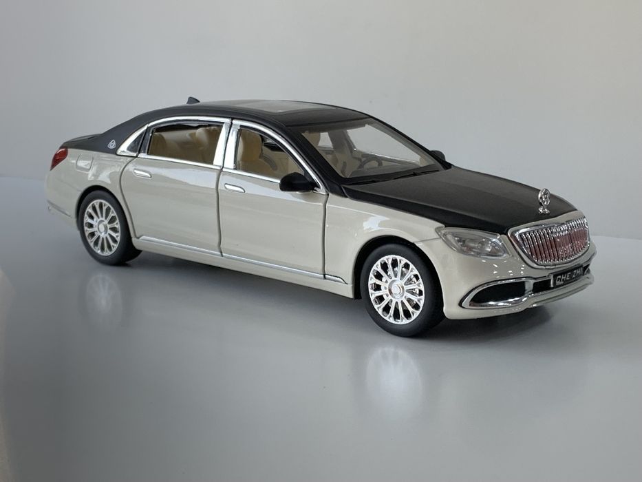 Modelka Mercedes-Benz Maybach S600 1:24