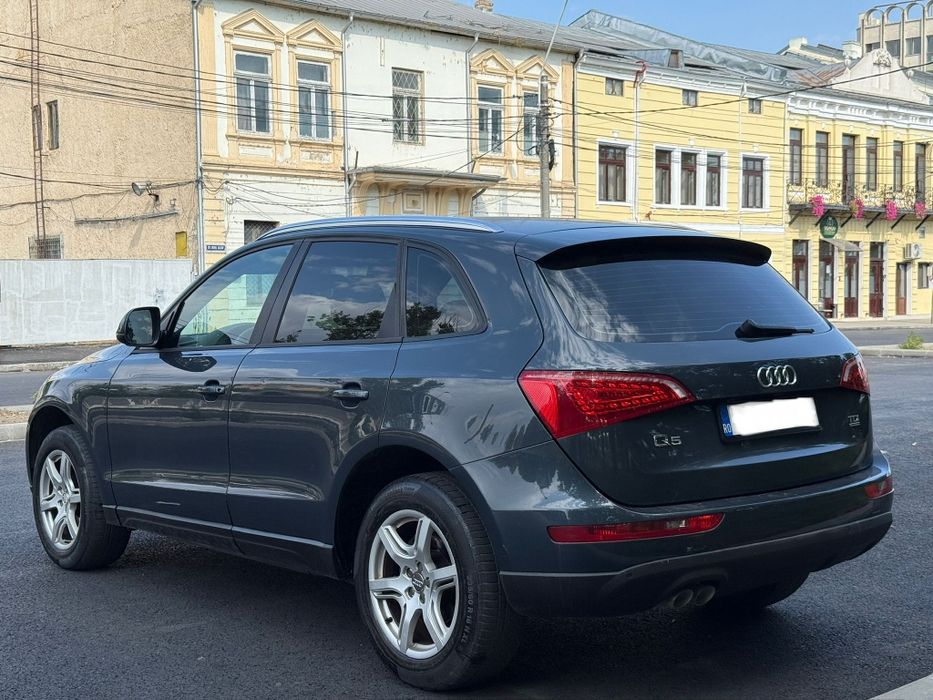 Vând Audi Q 5 an fabricație 2012 euro 5 cutie automată motor 2 litrii