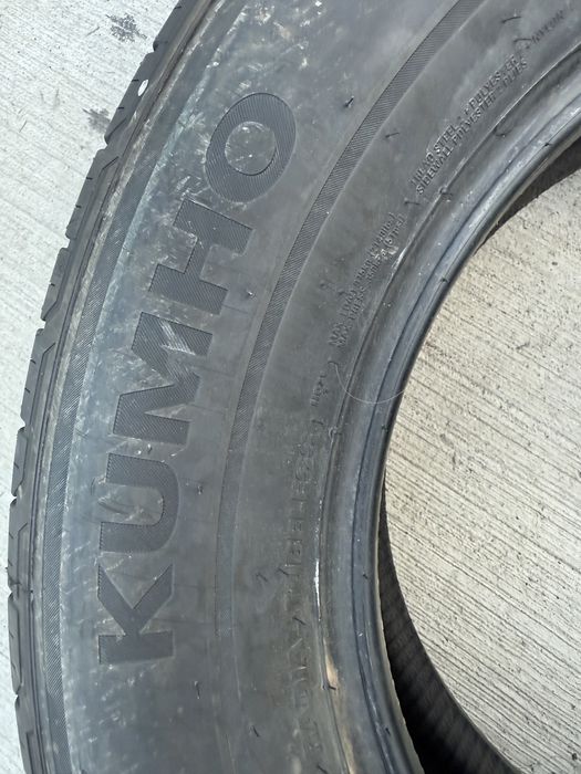 Doua anvelope vara 245/65 R 17 Kumho