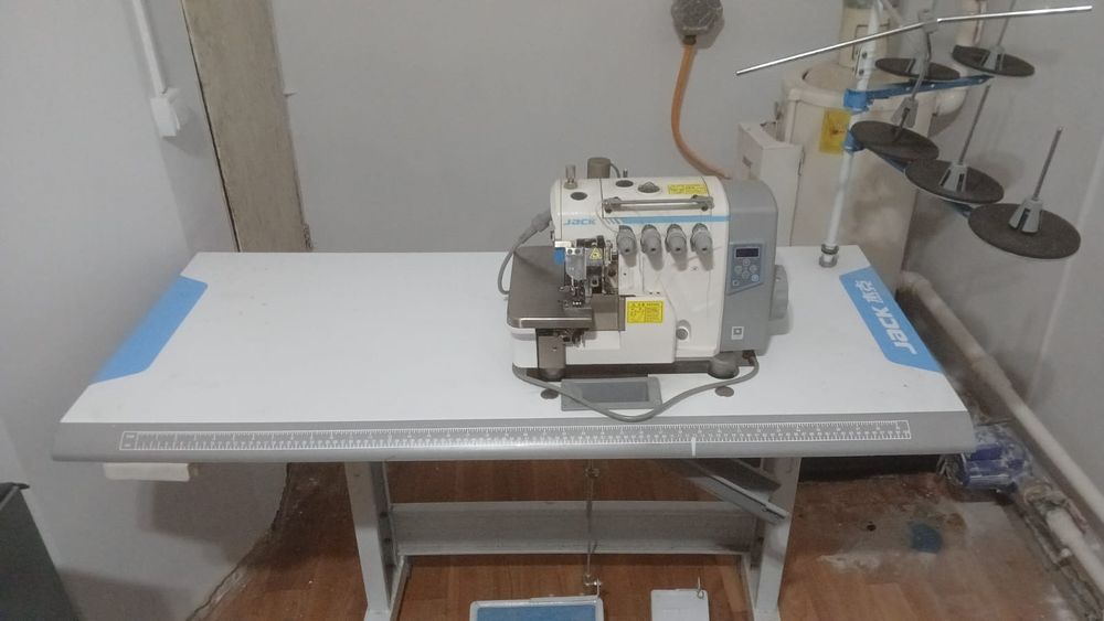 Срочно Продам Оверлок Jack C2-5-M03/333 белый