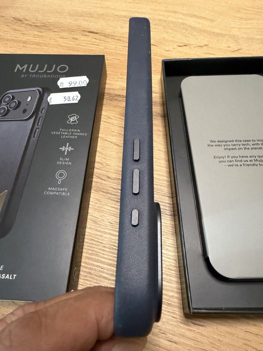 Кейс на " MUJJO " - ест-на кожа с magsafe за Apple Iphone 17 pro max.