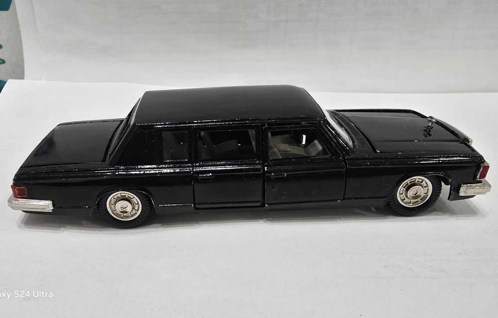 Продам модель Зил-115