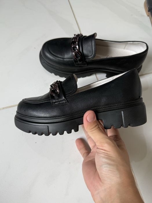 Продам туфли для школы